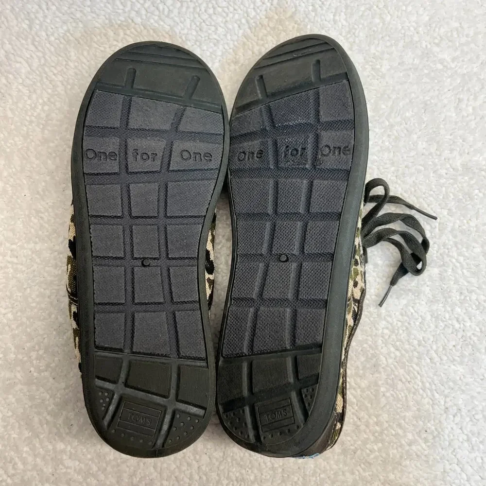 TOMS Youth Shoes Camo Print Slip On Lace Tie Size 6Y